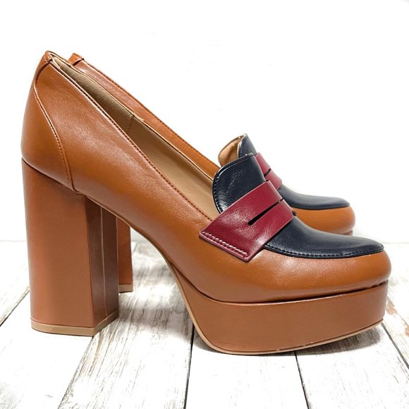 Elegant Tan and Navy Block plateau heels in great condition! - Picture 2 of 9